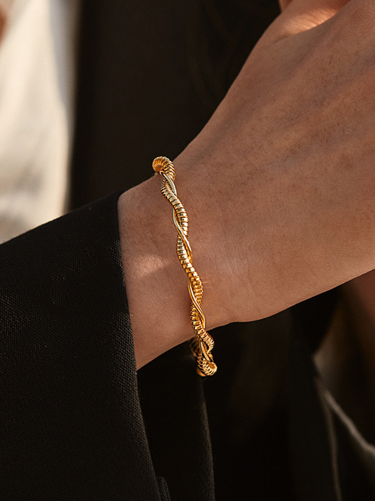 Minimalist Twist Açık Bileklik