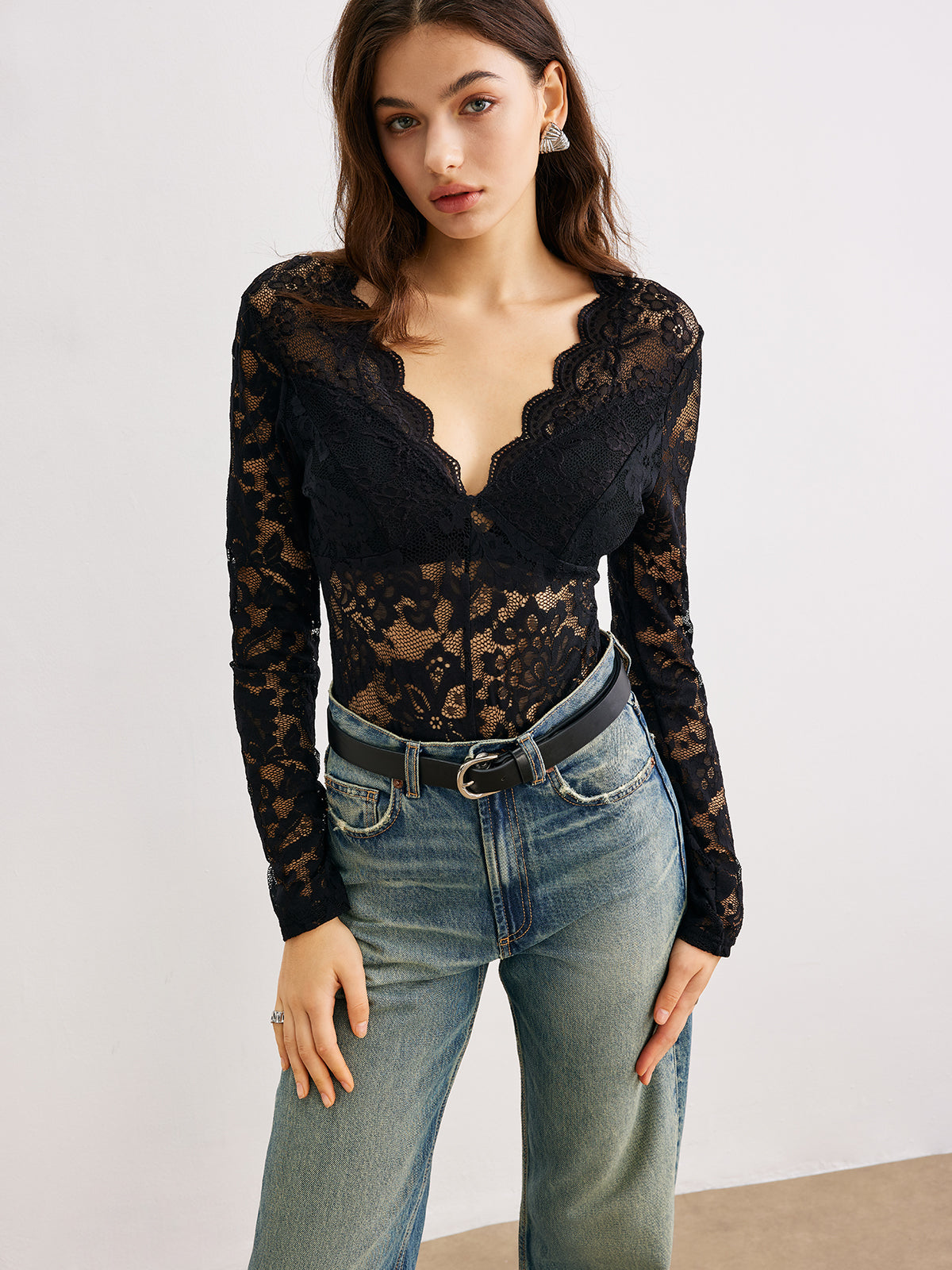 Dalgalı Kesim Şeffaf Dantel Panelli Body