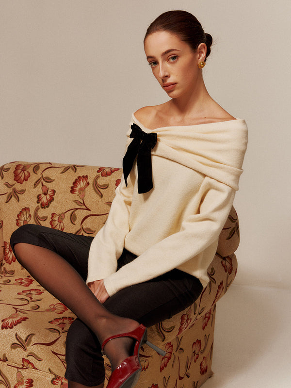 Kadife Fiyonklu Omuz Açık Büzgülü Kazak