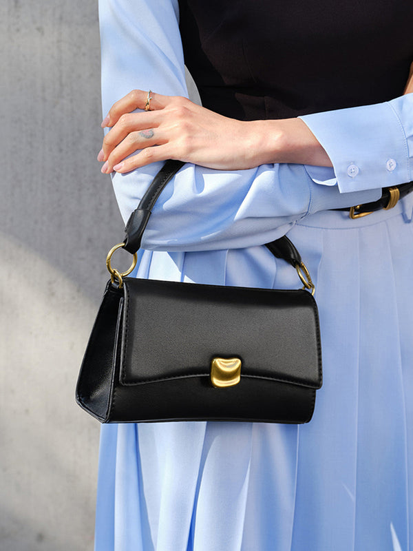 Baget Kapaklı Koltuk Altı Çanta