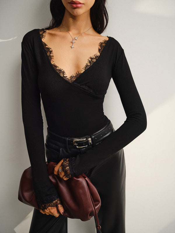 V Yaka Dantel Kenarlı Dar Eşofman