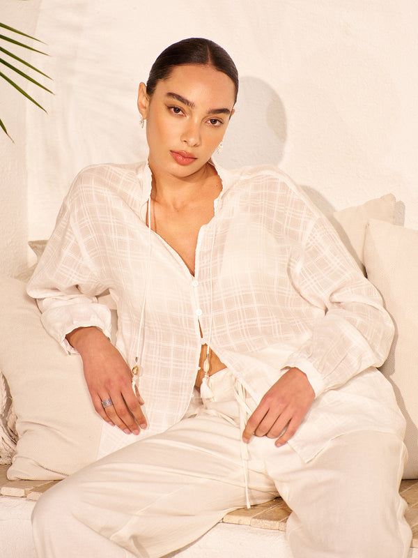 Yarı Şeffaf Püsküllü Kravatlı Gömlek