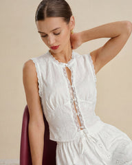 Beyaz Nakışlı Dantelli Düğmeli Atlet